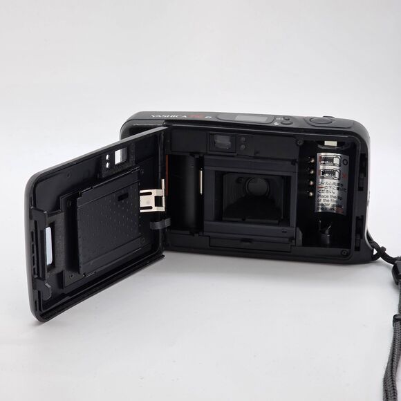 Yashica T4D 35mm Point & Shoot Camera Carl Zeiss Tessar 35mm f3.5 - Picture 8 of 9